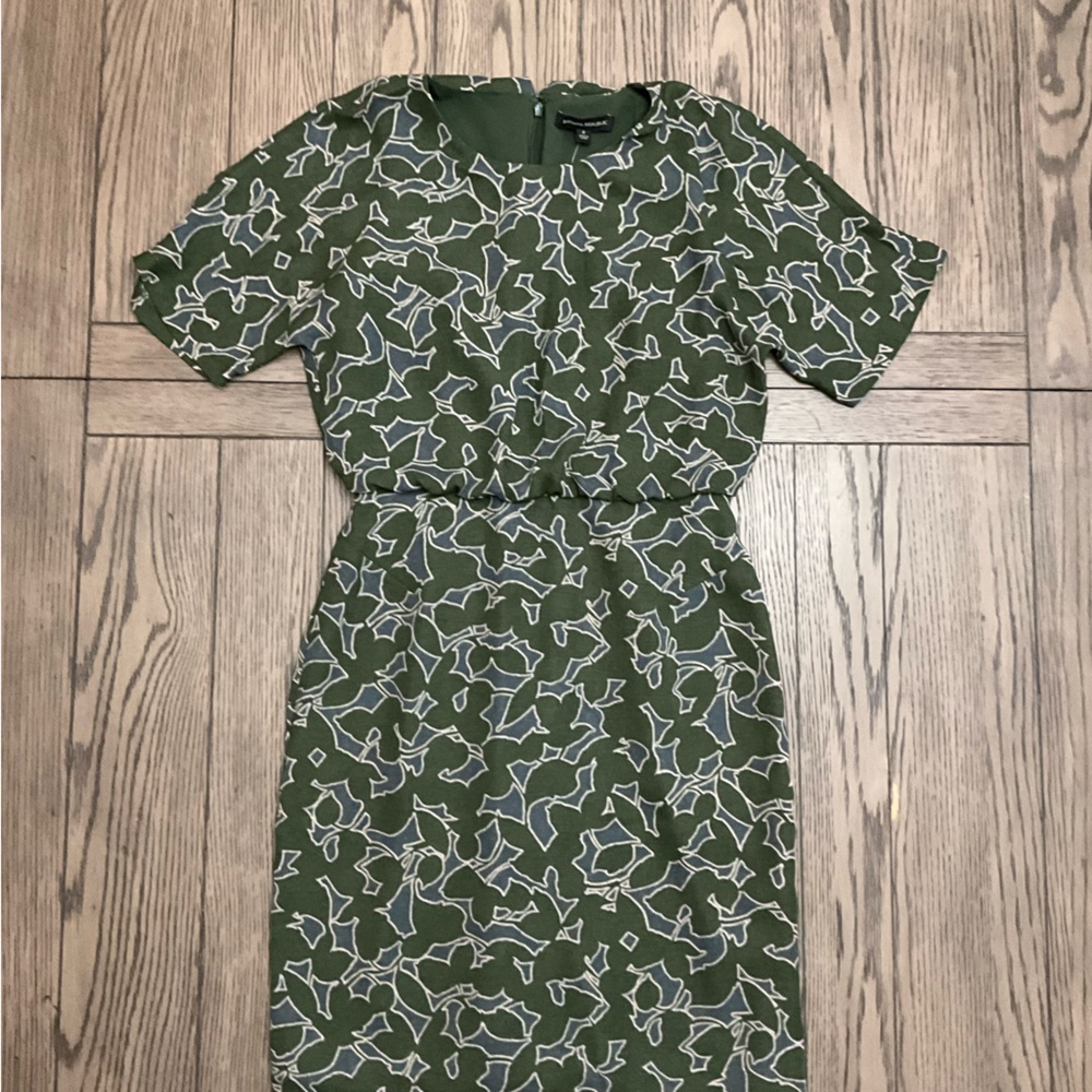 NWT Banana Republic | Olive Green Patterned Dress